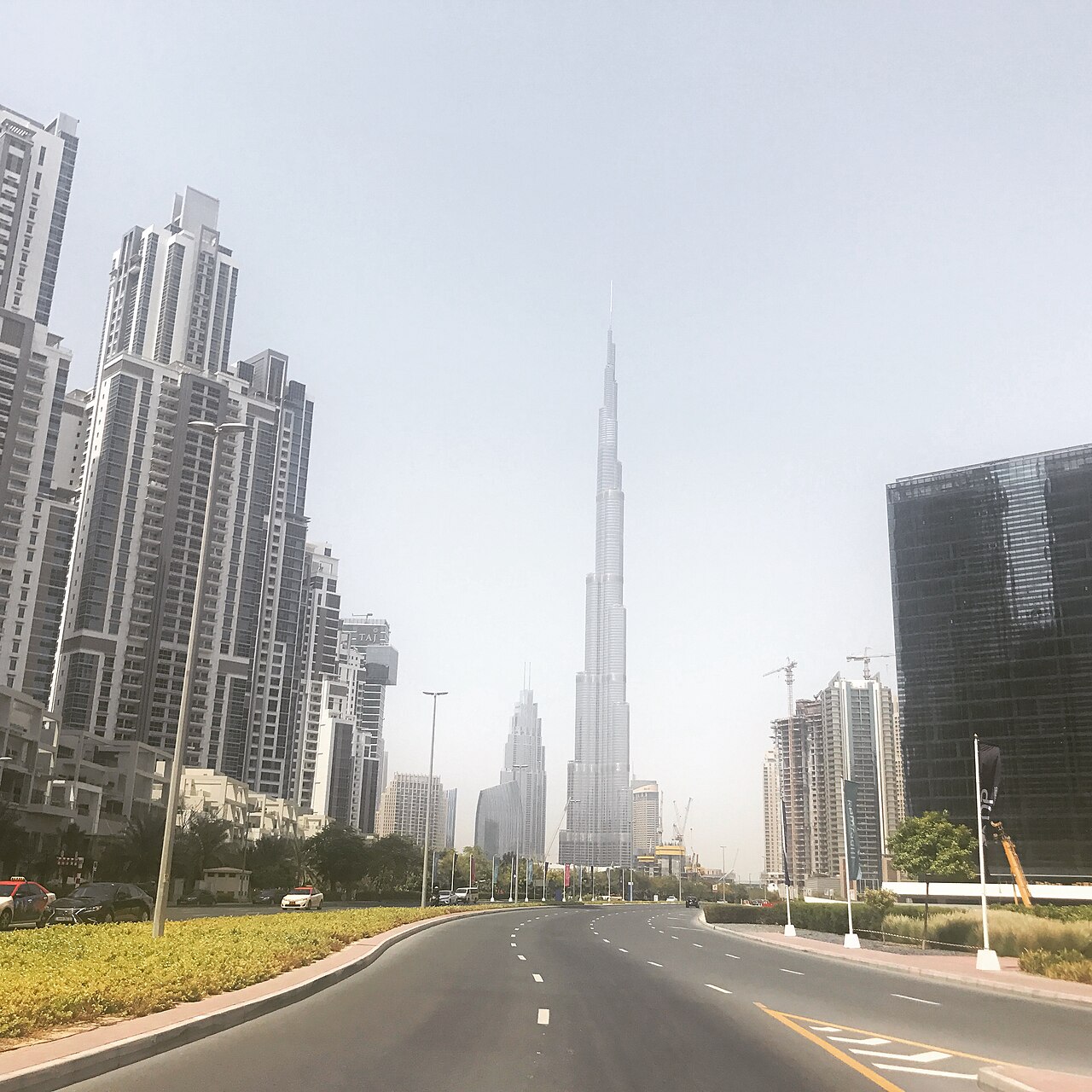Dubais Skyline mit Burj Khalifa