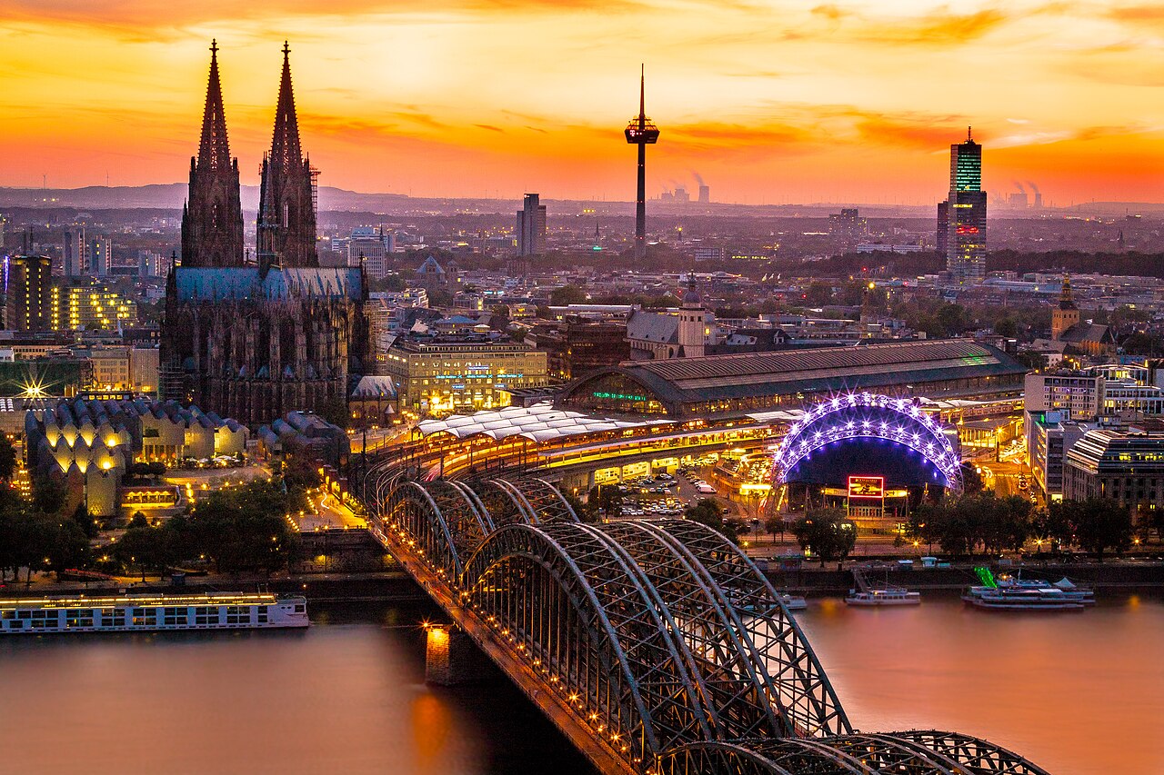 Kölner Dom und Hohenzollernbrücke am Abend